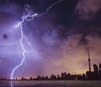 Mastering Lightning Photography: DSLR vs. Smartphone